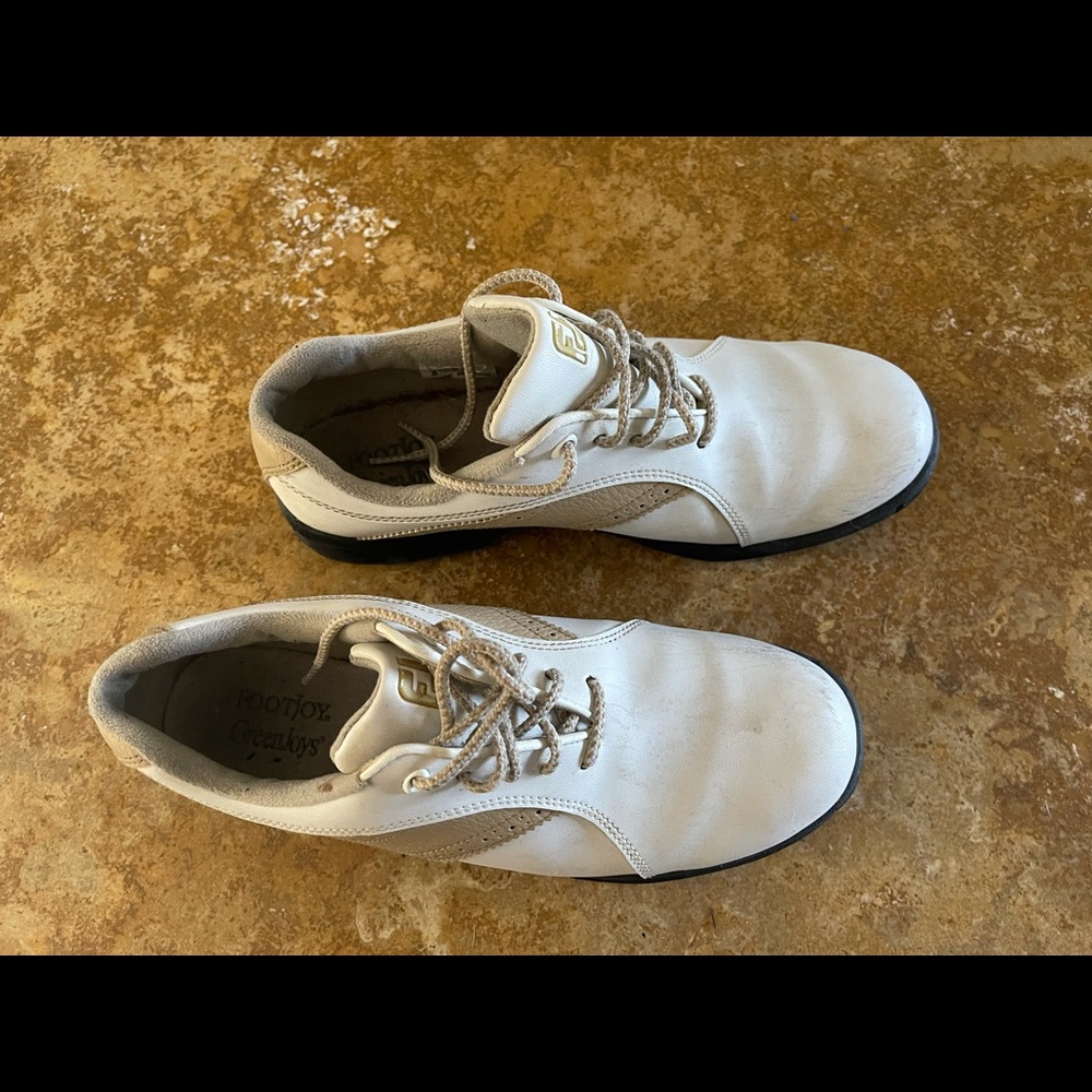 Golf shoes